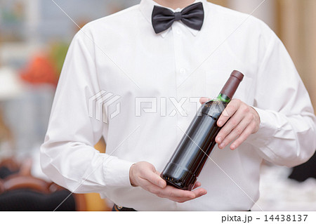 Waiter In the luxury restaurant 14438137