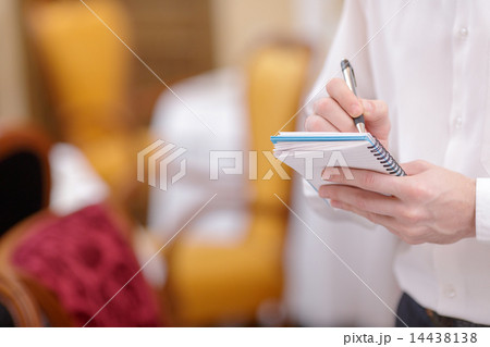 Waiter In the luxury restaurant 14438138