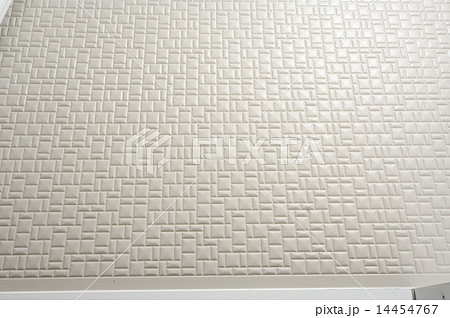 ノンスリップ　バスルームの床  排水性と滑り止めを兼ね備えた仕様 14454767