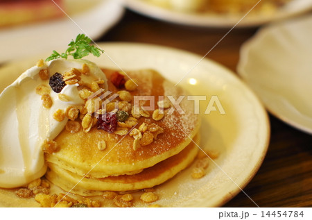 おしゃれなカフェのパンケーキ おしゃれなカフェのパンケーキ 14454784