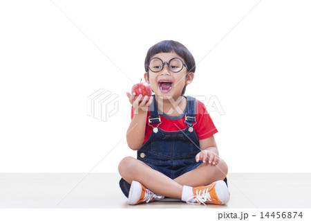 boy holding red apple boy holding red apple 14456874