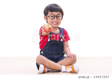 boy holding red apple boy holding red apple 14457207