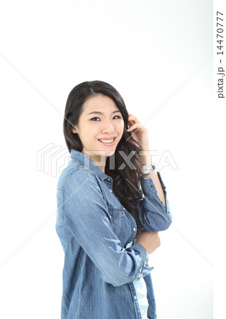 Woman in casual ware pose look forward smile  14470777