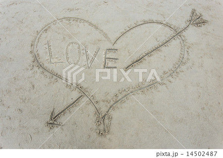 heart with an arrow drawn on sand heart with an arrow drawn on sand 14502487