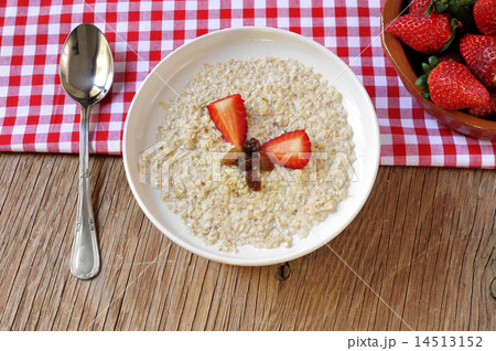 bowl with porridge on a set table for breakfast 14513152