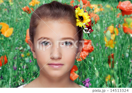 Fashion portrait of beautiful young girl  14513324