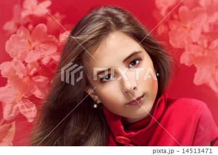 Fashion portrait of beautiful young girl  14513471