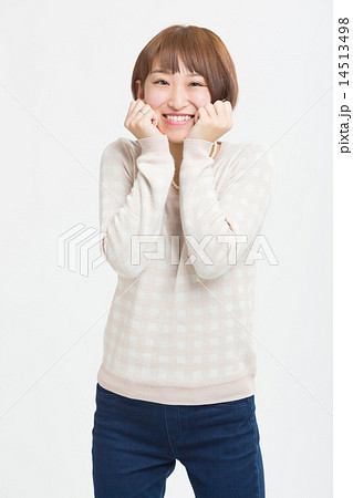 ジーンズにセーターを着た可愛い女の子の写真素材