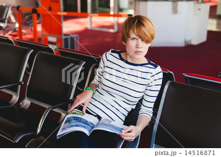 woman reading newspaper at Charles de Gaulle airport, woman reading newspaper at Charles de Gaulle airport, 14516871