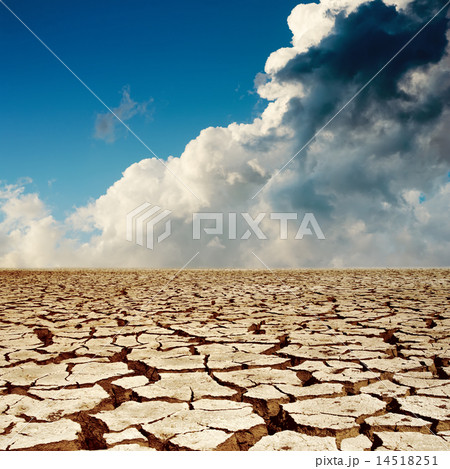 cracked earth and dramatic sky 14518251