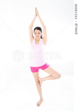 Woman standing yoga meditate 14519000