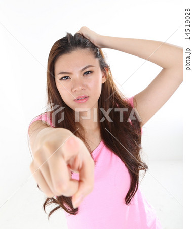 Woman messy hair angry bad hair day pointng  14519023