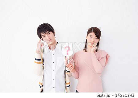 疑問を持つカップル 14521342