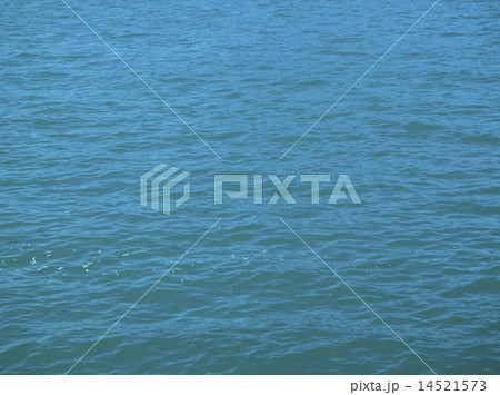 水面の揺らめき（支笏湖　エメラルドグリーン） 14521573