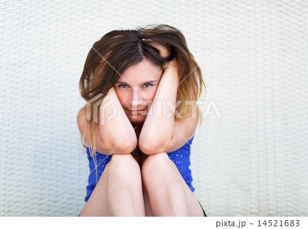 Pretty young woman posing Pretty young woman posing 14521683