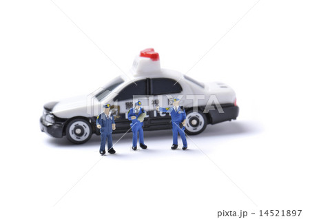 パトロールしている警察官 パトロールしている警察官 14521897