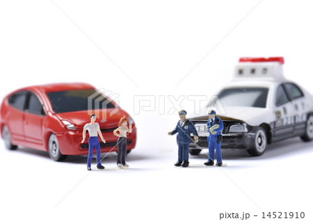 パトロールしている警察官 14521910