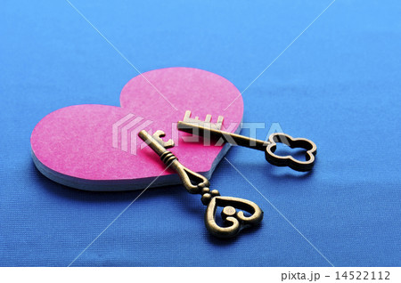 ピンクのハートと小さい鍵 14522112