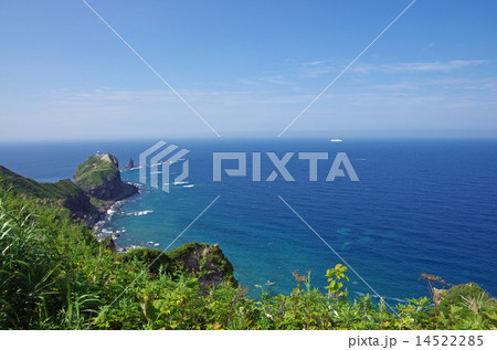 青い空、青い海の神威岬 14522285