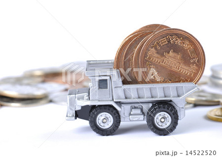 お金を乗せたトラック 14522520