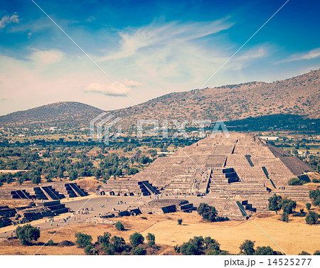 Pyramid of the Moon. Teotihuacan, Mexico 14525277