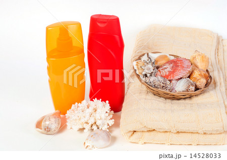 Bottle of shampoo and towel seashells, toy Bottle of shampoo and towel seashells, toy 14528033