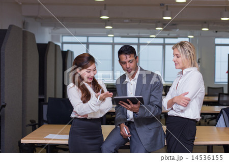 3 persons business discussion 3 persons business discussion 14536155
