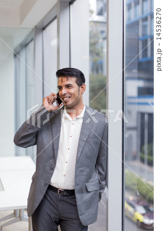 Business man answering phone 14536270