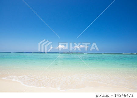 沖縄のビーチ・瀬底ビーチ 14546473