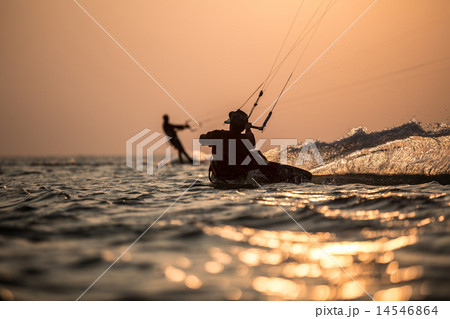 Kitesurfing 14546864