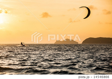 Kitesurfing 14546866