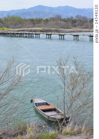 川舟と沈下橋（吉野川　川島橋） 14549130