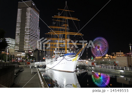 日本丸とコスモクロックの夜景　 14549555