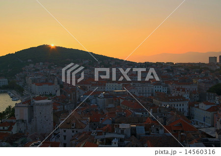 スプリットの夕景 14560316