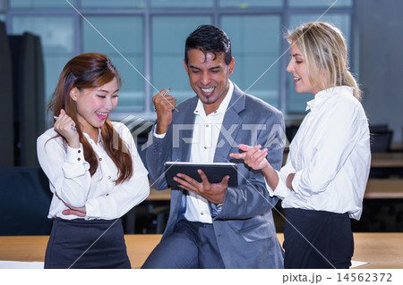 Corporate_3person_20 14562372