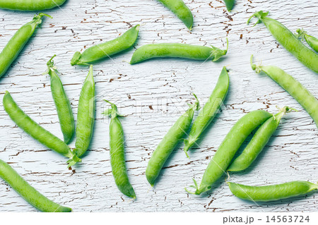 top view of green pea pods top view of green pea pods 14563724