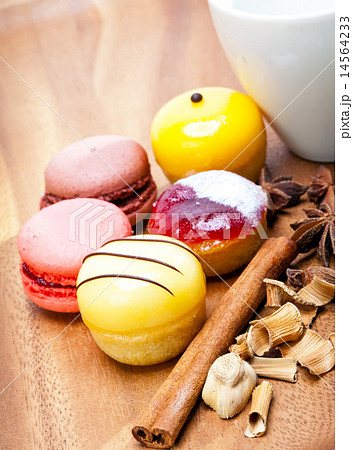 Small cakes on a wooden tray 14564233