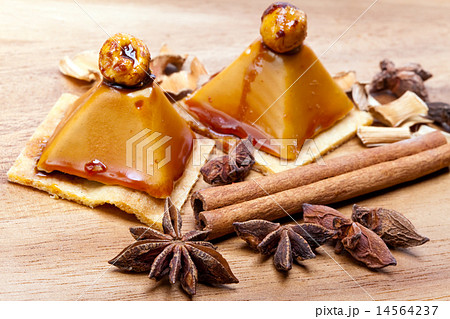 Small cakes on a wooden tray 14564237