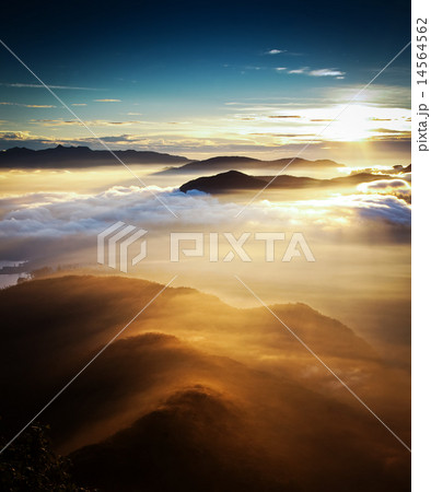 Amazing sunrise seen from Sri Pada 14564562