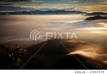 Amazing sunrise seen from Sri Pada 14564576