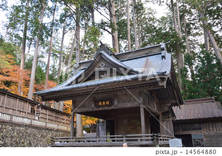 三峯神社の「神楽殿」（埼玉県秩父市三峰） 14564880