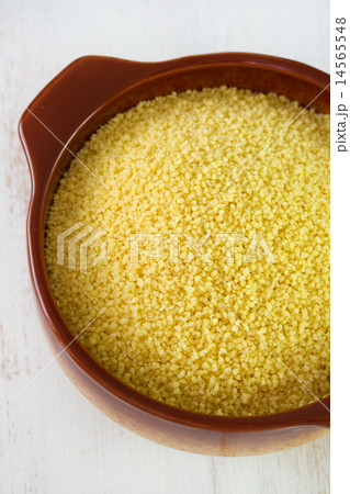 couscous in brown bowl 14565548