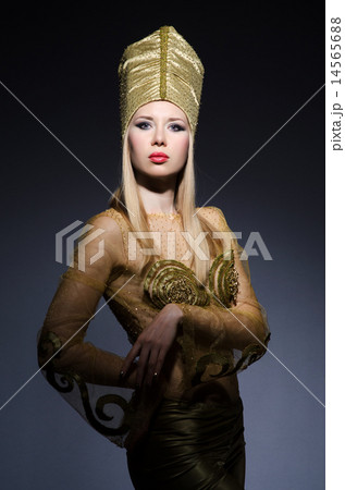 Young model in personification of egyptian beauty Young model in personification of egyptian beauty 14565688