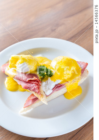 Eggs Benedict Ham 14566376