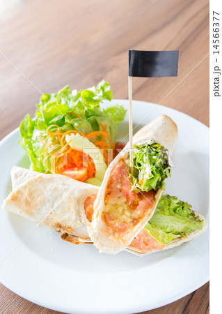 Smoke Salmon Wrap 14566377