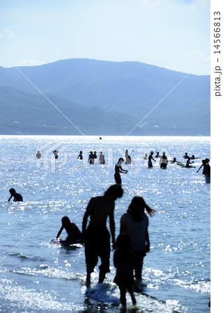 海水浴客のシルエット 海水浴客のシルエット 14566813