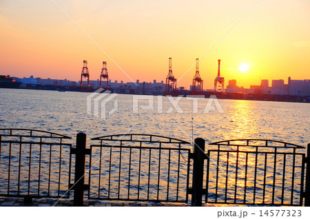 夕日と海 夕日と海 14577323