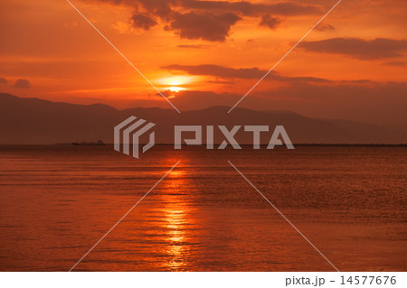 夕焼け空の海 14577676