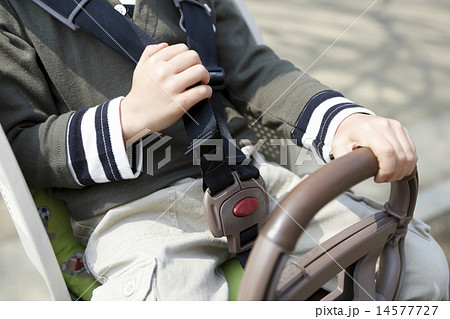 自転車の安全ベルトをつけた ...