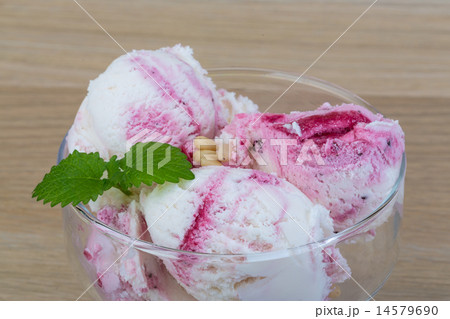 Ice cream with cedar and mint leaves Ice cream with cedar and mint leaves 14579690